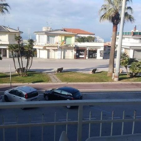 Monolocale Lungomare Viareggio Apartment Exterior photo